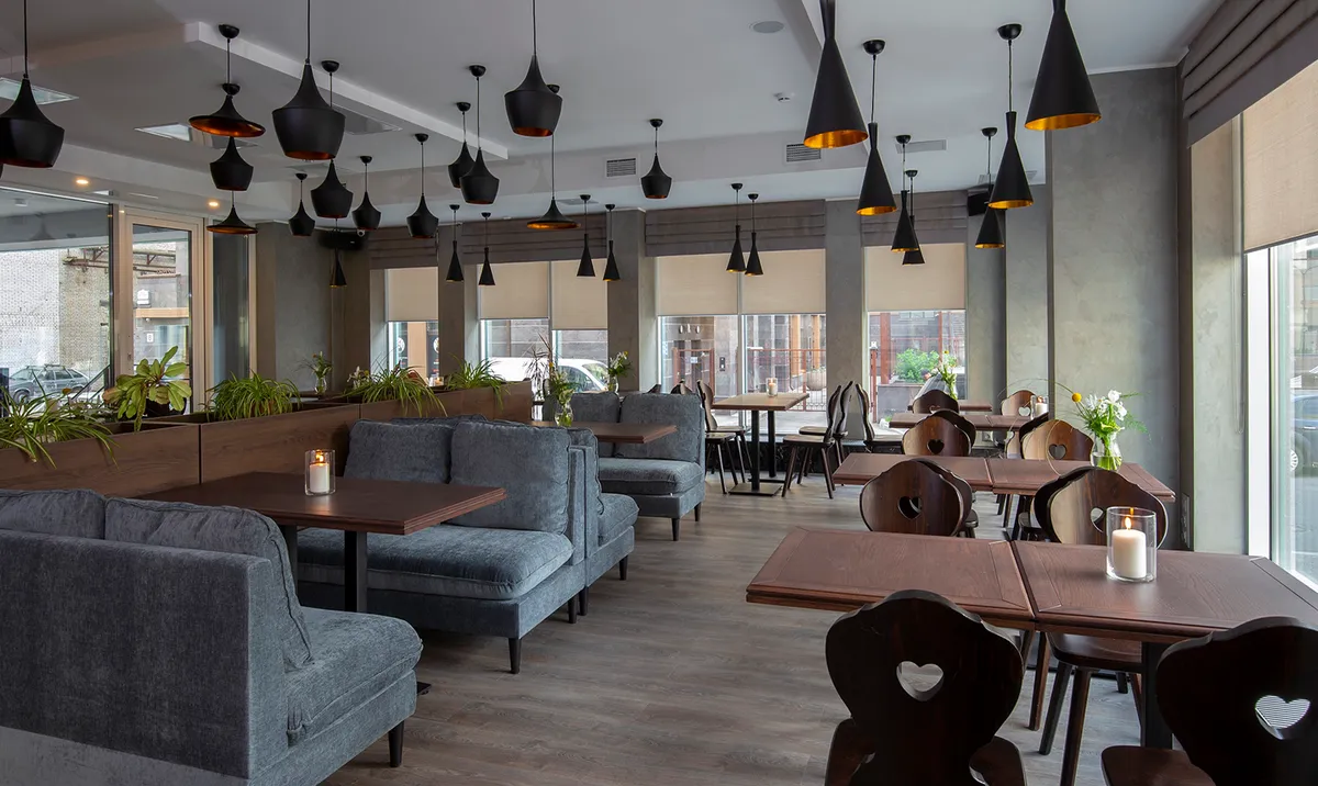 Берёзки Камерный ресторан на петроградской стороне

Новые рецепты с памятью о доме, живое участие и мягкий шелест разговоров здесь связывают незнакомцев в совместно прожитом мгновении.