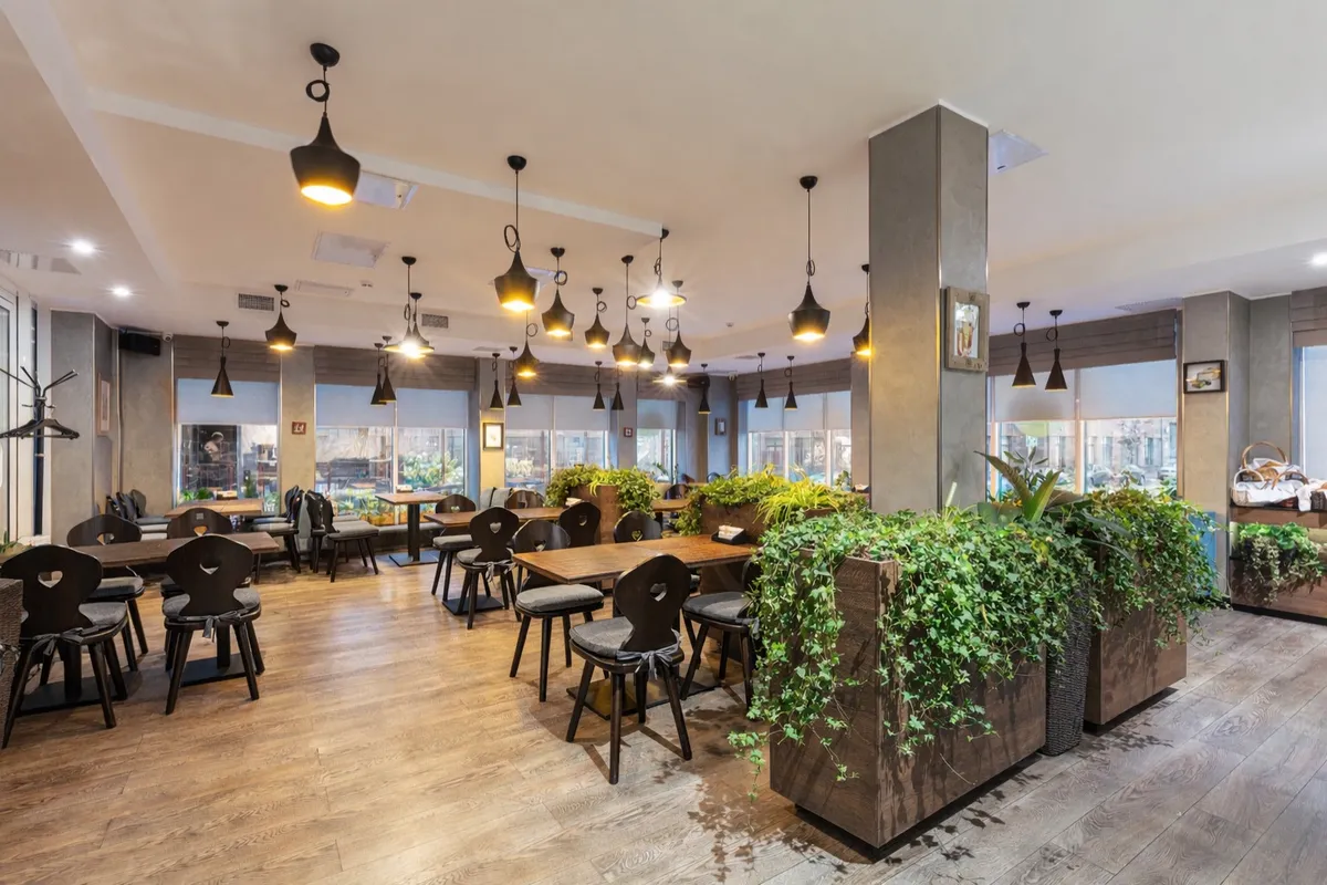 Берёзки Камерный ресторан на петроградской стороне

Новые рецепты с памятью о доме, живое участие и мягкий шелест разговоров здесь связывают незнакомцев в совместно прожитом мгновении.