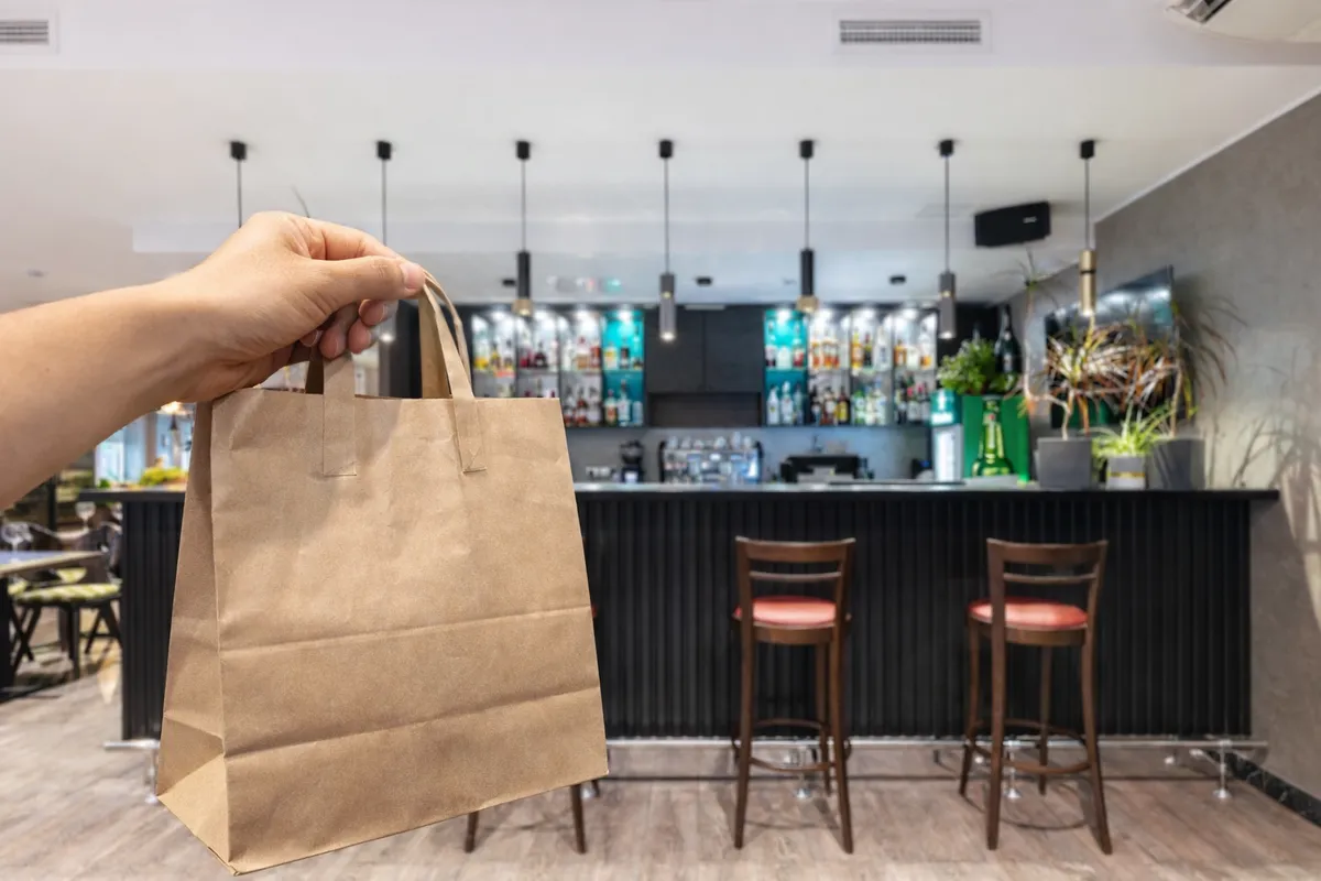 Берёзки Камерный ресторан на петроградской стороне

Новые рецепты с памятью о доме, живое участие и мягкий шелест разговоров здесь связывают незнакомцев в совместно прожитом мгновении.